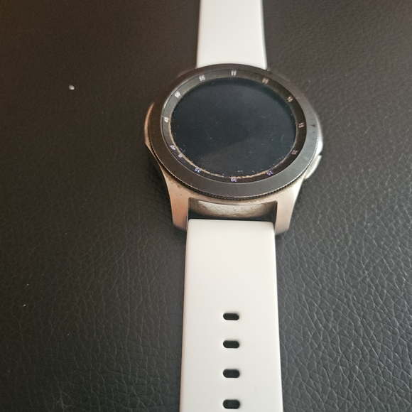Samsung Smartwatch with Silver Bezel and White Band